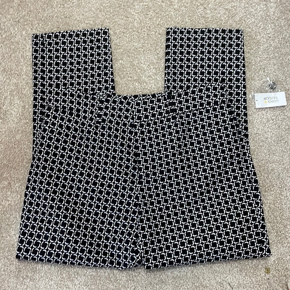 NWT Lord and Taylor size 8p ankle pants.